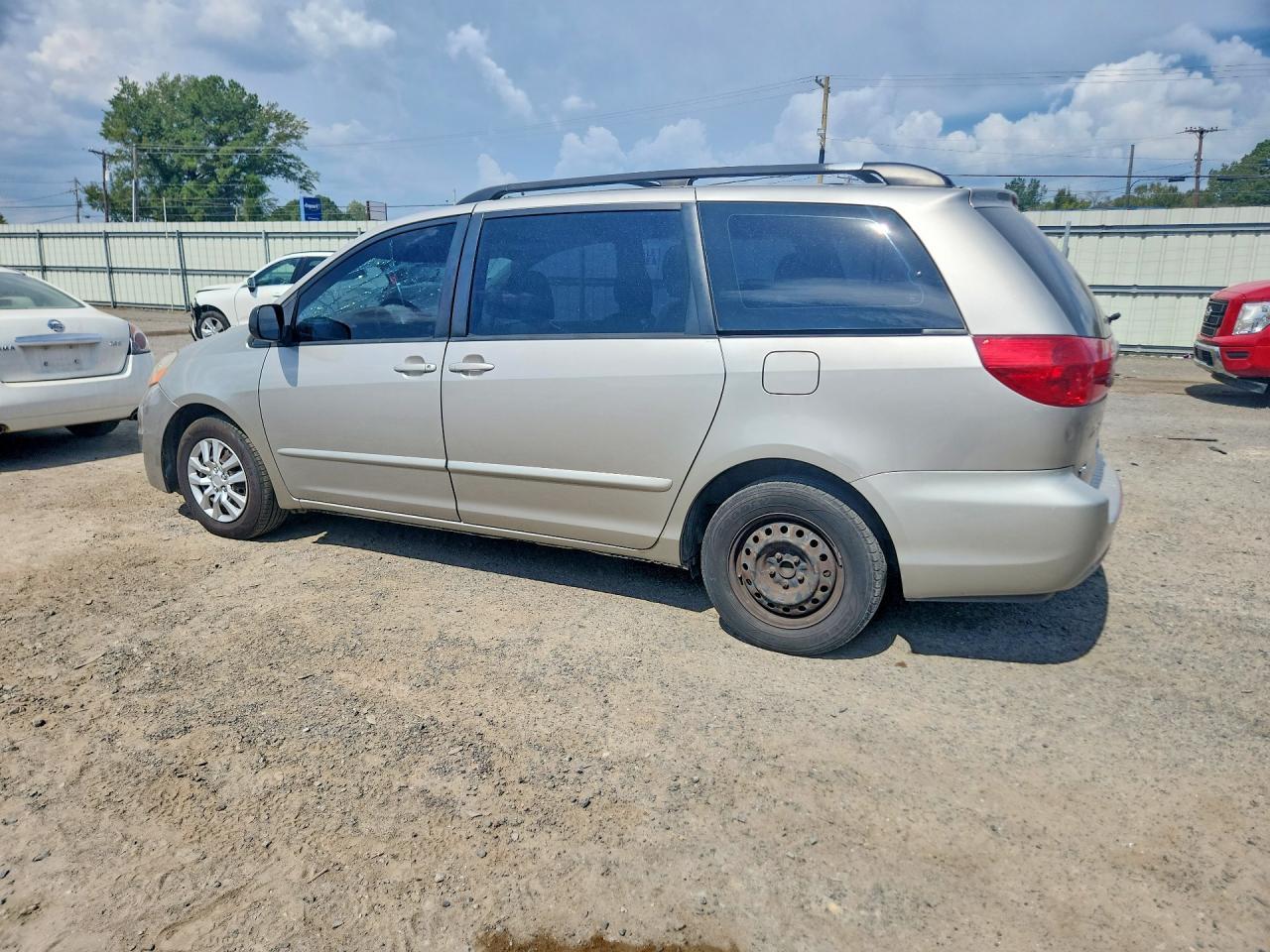 2009 Toyota Sienna Ce 8-Passenger - Фото 2
