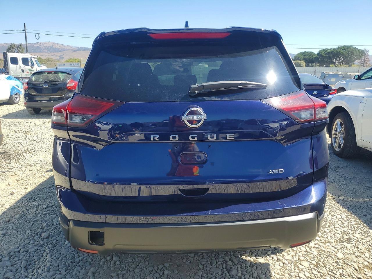 2025 Nissan Rogue Sv - Image 6