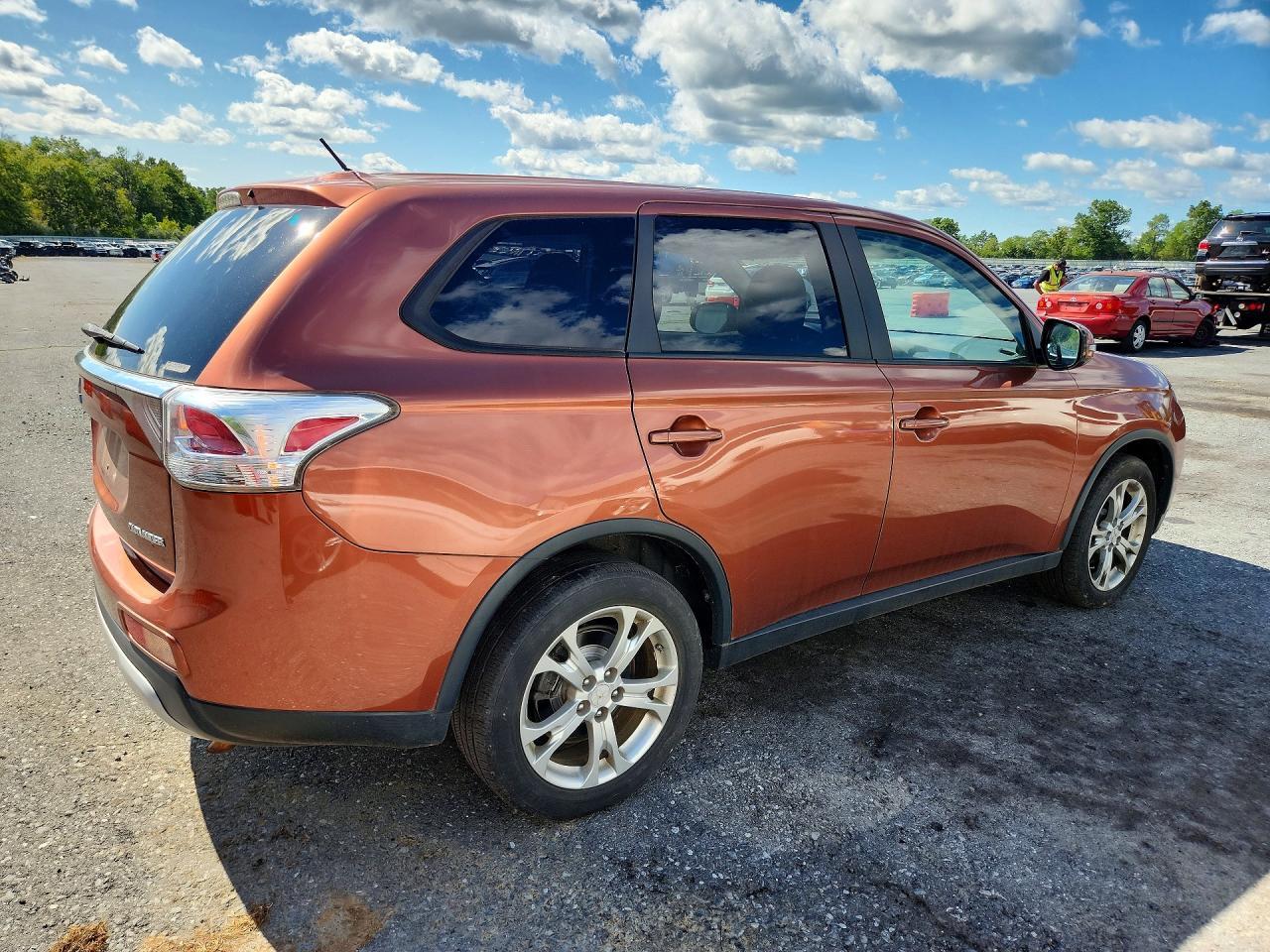 2015 Mitsubishi Outlander Se - Фото 3