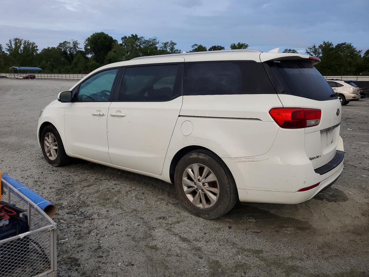 2017 Kia Sedona Lx - Фото 2