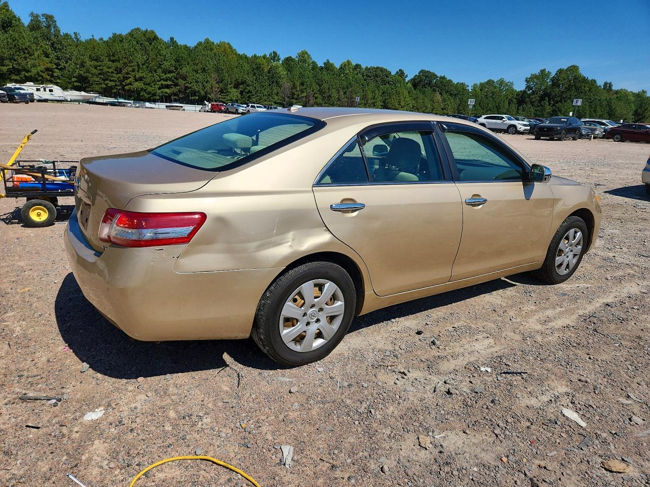 2010 Toyota Camry Le - Фото 3