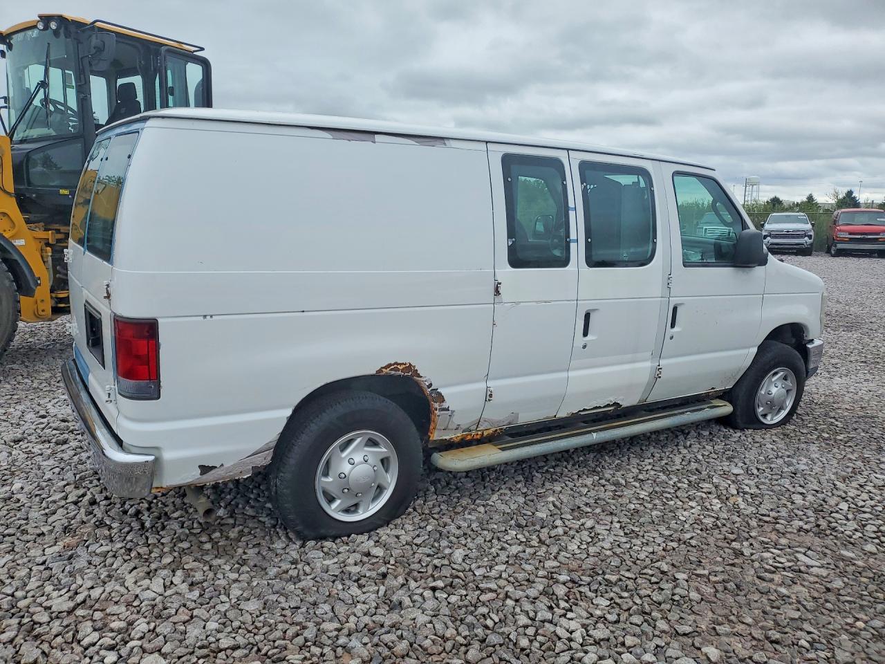 2011 Ford E250 Delivery Van - Image 3