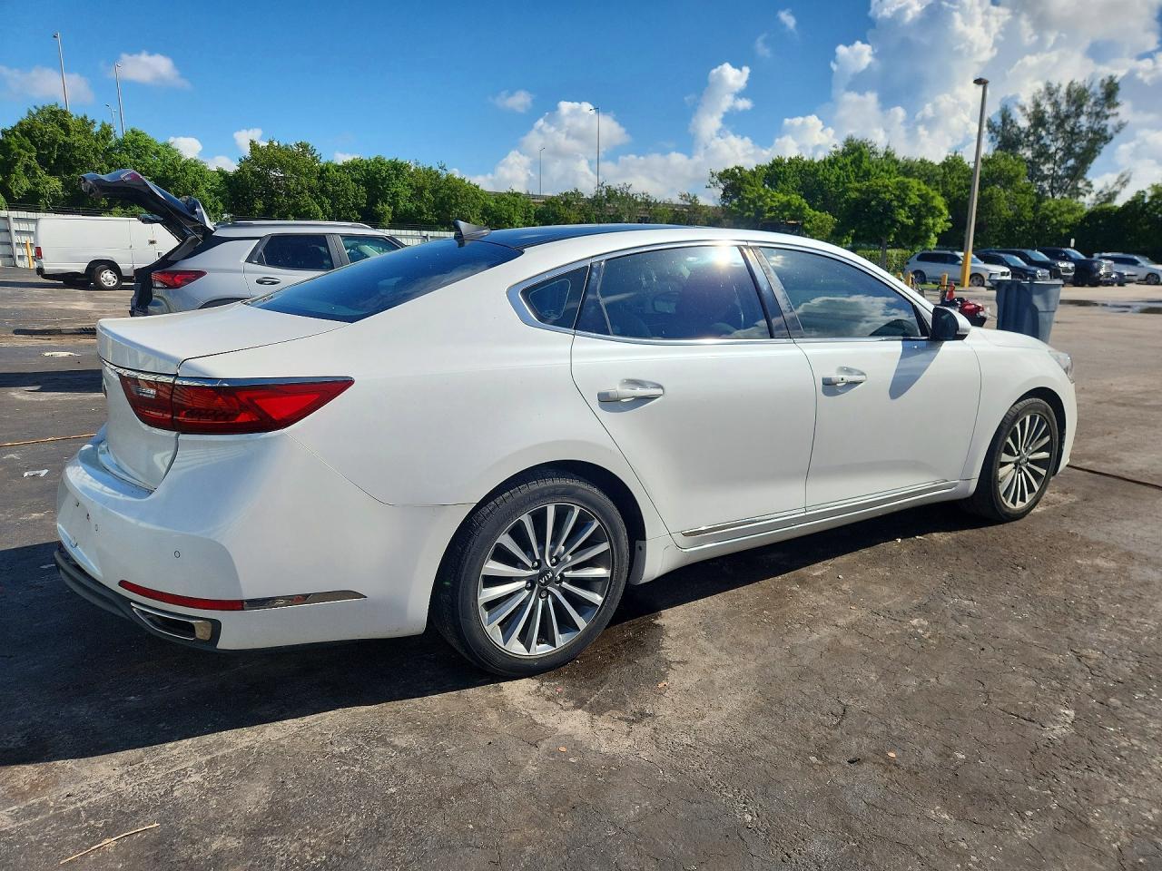 2017 Kia Cadenza Premium - Фото 3