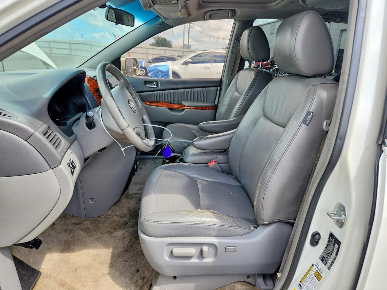 2010 Toyota Sienna Xle - Image 7