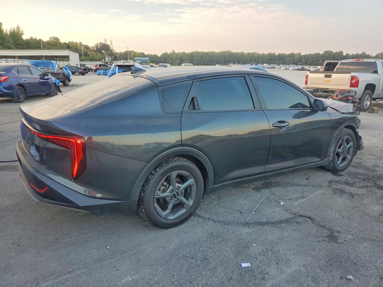 2025 Kia K4 Lxs - Image 3