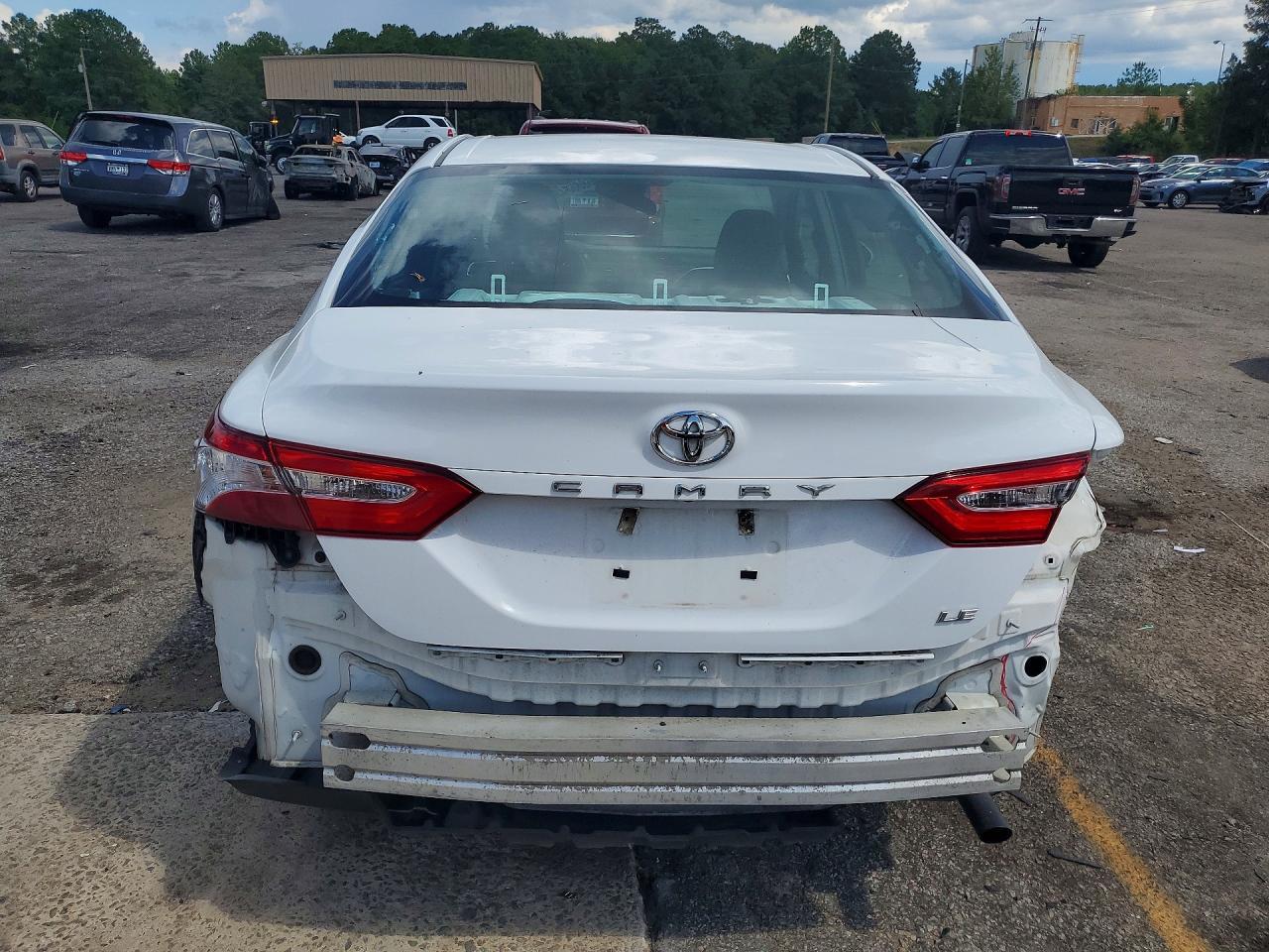 2018 Toyota Camry Le - Фото 6