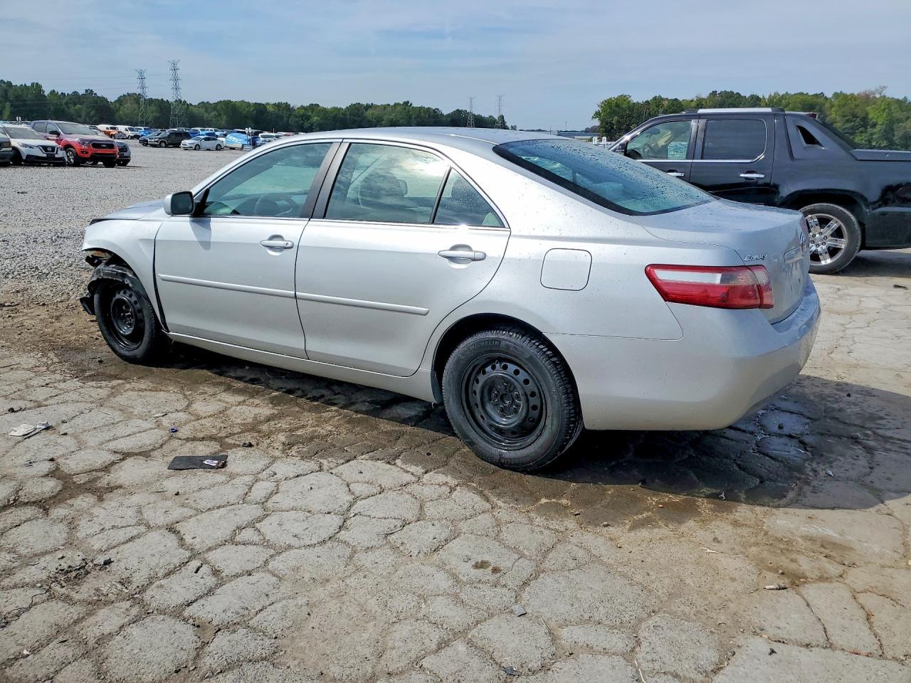 2007 Toyota Camry Le - Фото 2
