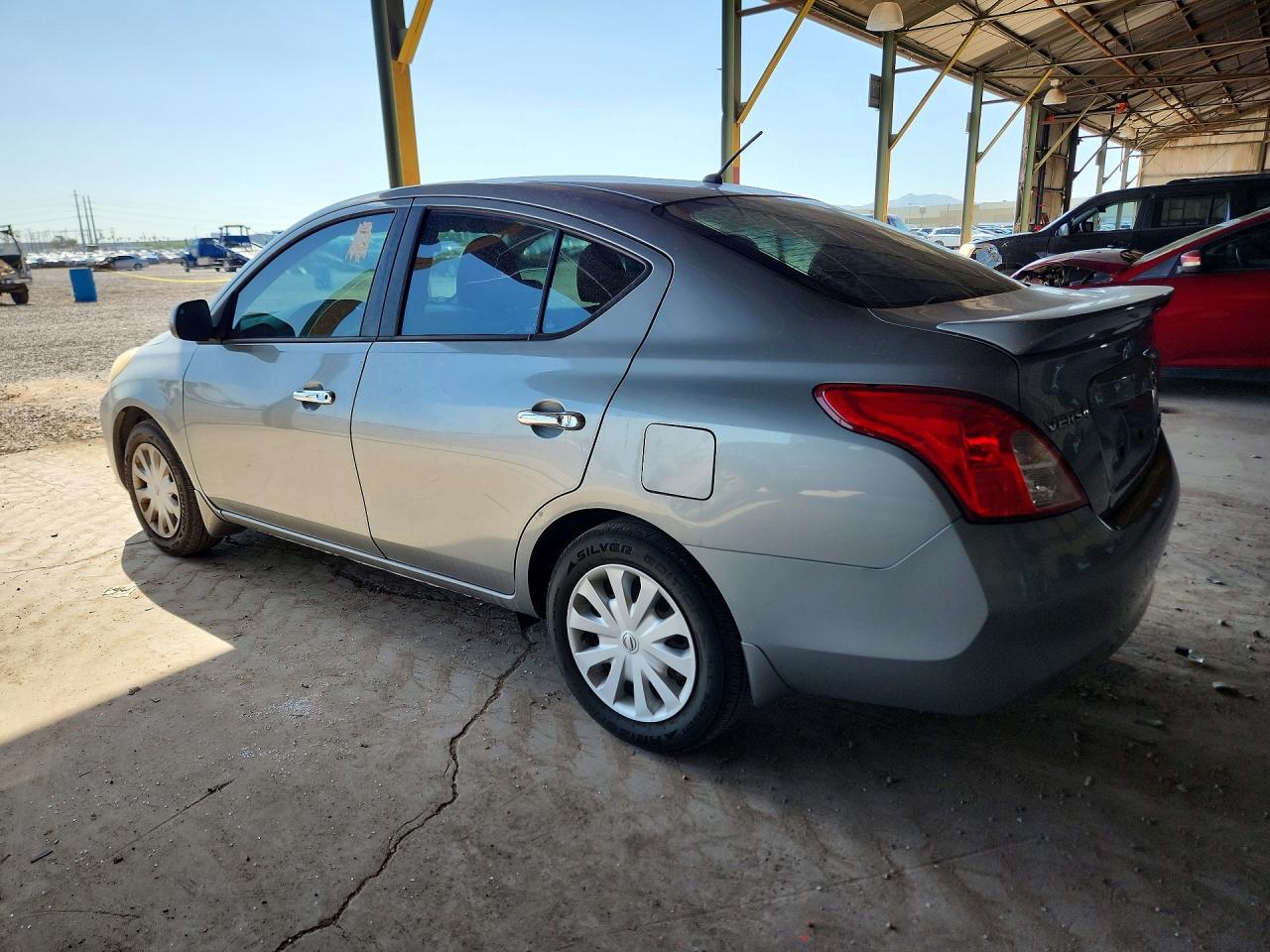 2013 Nissan Versa 1.6 S - Фото 2