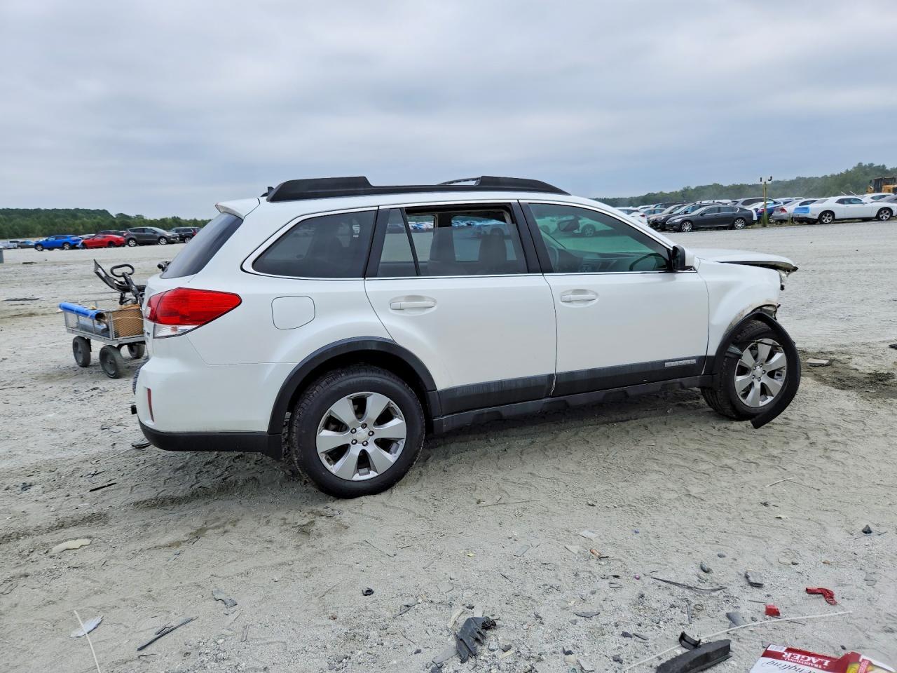 2011 Subaru Outback 2.5I Limited - Image 3