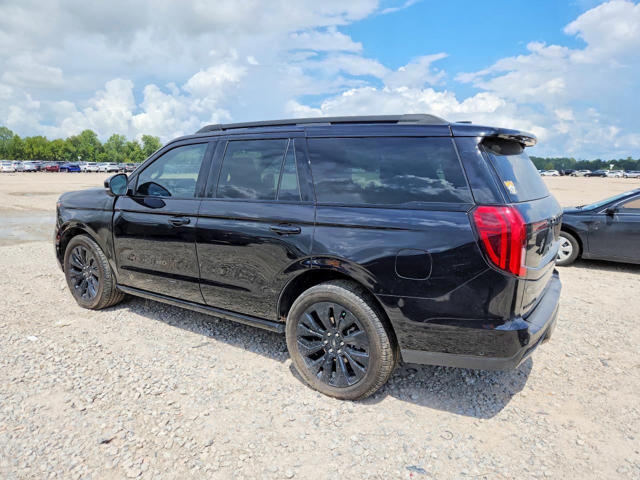 2025 Ford Expedition Platinum - Image 2