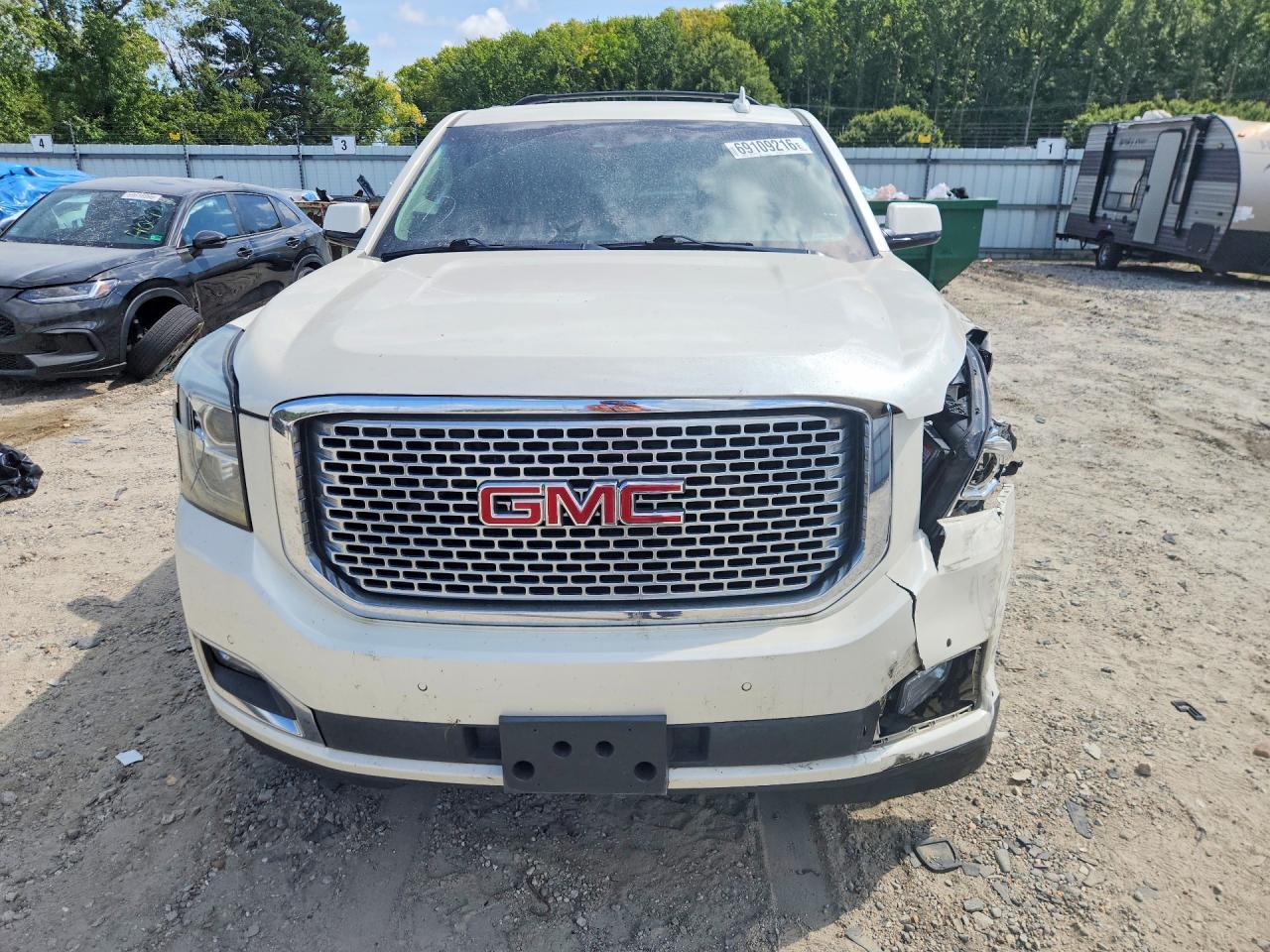 2015 GMC Yukon Denali - Image 5