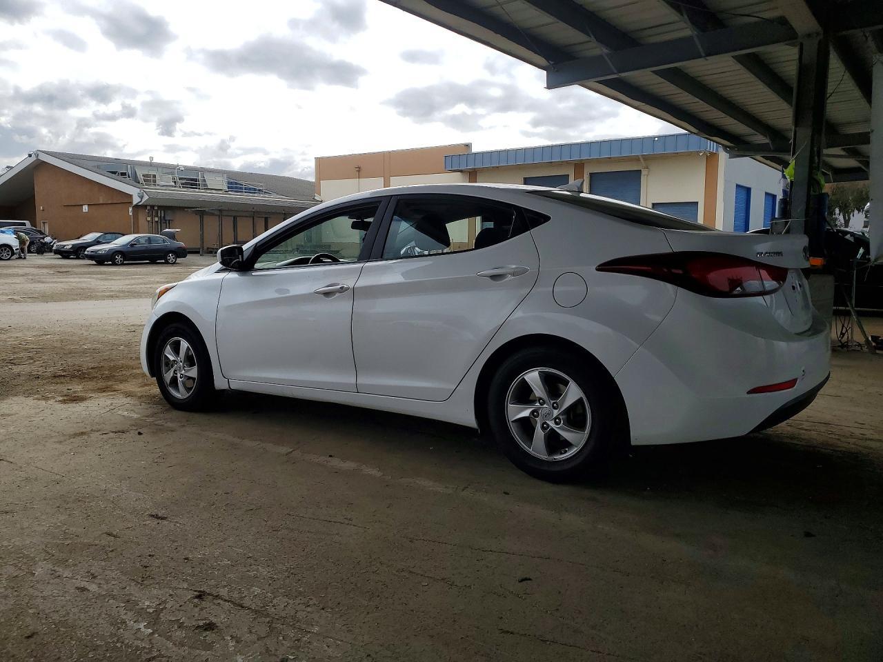 2015 Hyundai Elantra Se - Фото 2