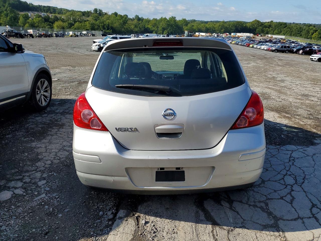 2009 Nissan Versa 1.8 S - Фото 6