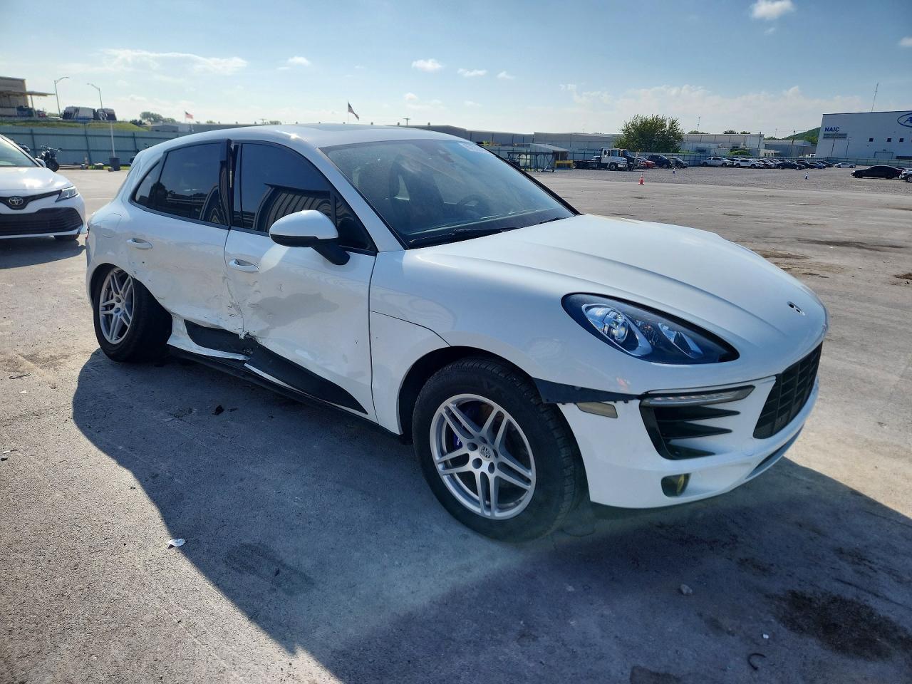 2018 Porsche Macan - Image 4