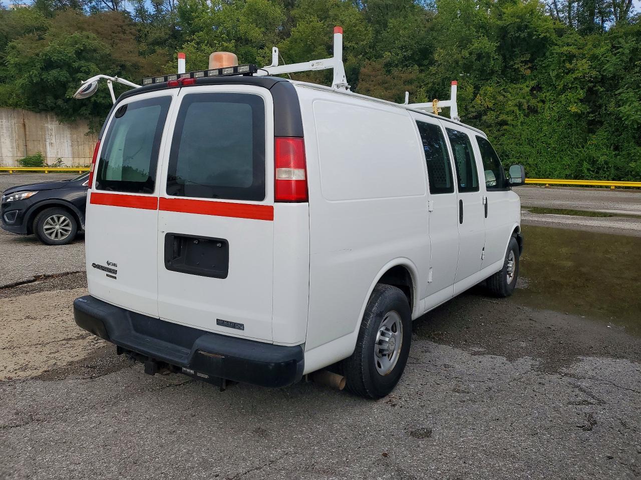 2013 Chevrolet Express G2500 - Фото 3