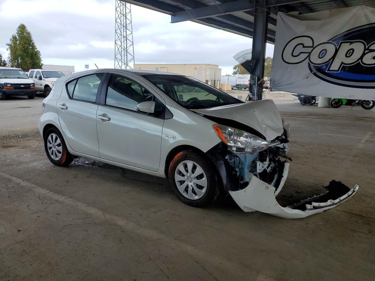 2014 Toyota Prius C Two - Фото 4