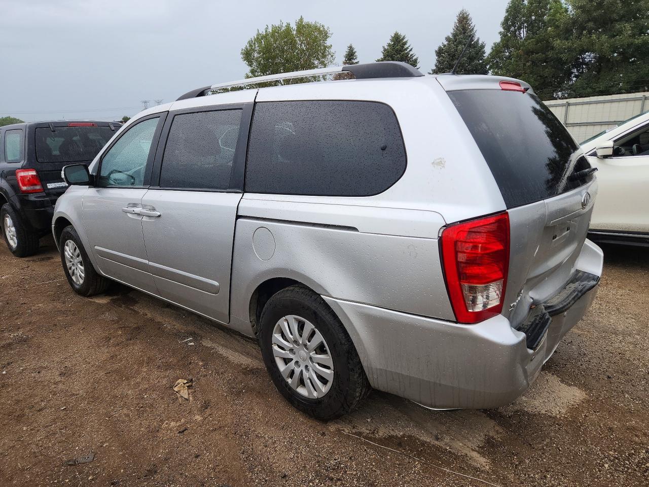 2012 Kia Sedona Lx - Фото 2