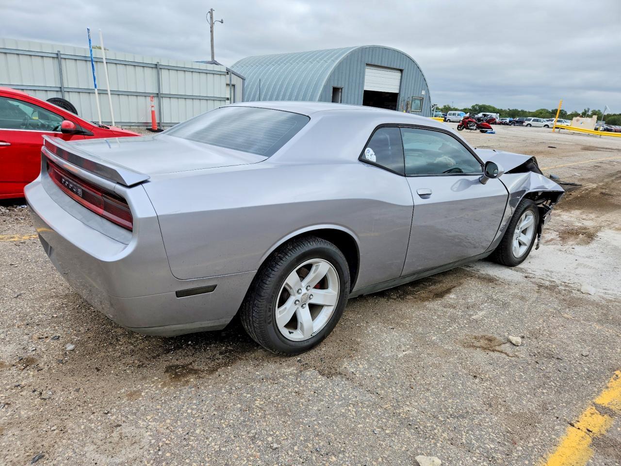 2014 Dodge Challenger Sxt - Image 3