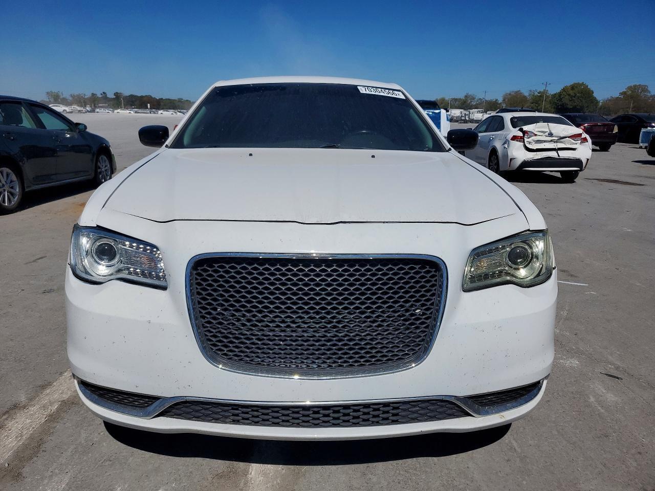 2020 Chrysler 300 Touring - Фото 5