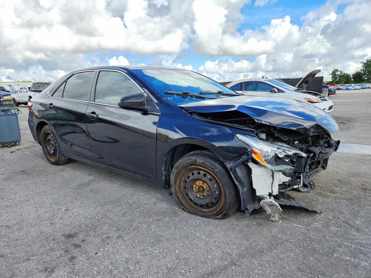 2015 Toyota Camry Le - Фото 4