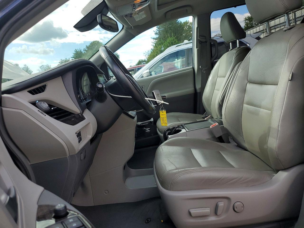 2019 Toyota Sienna Xle Premium 8-Passenger - Фото 7