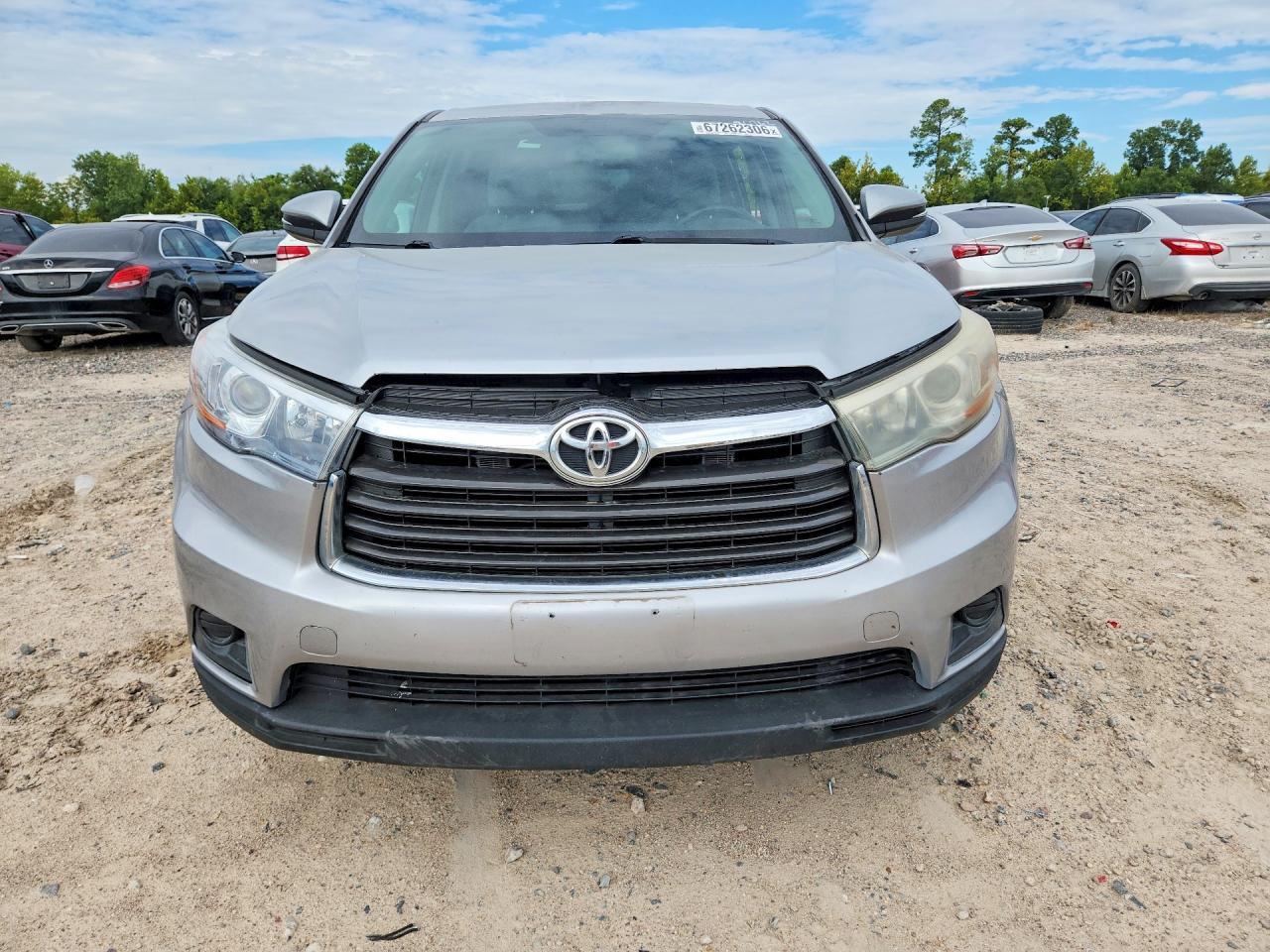 2016 Toyota Highlander Le - Image 5