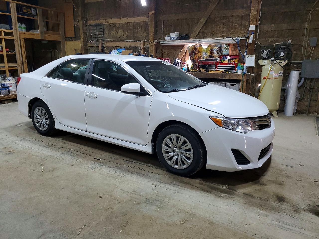 2014 Toyota Camry Le - Фото 4