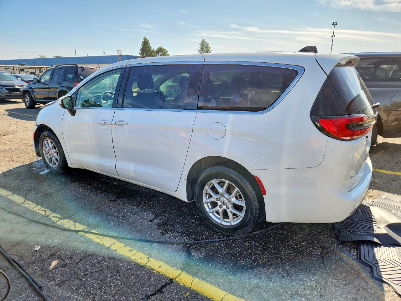2023 Chrysler Pacifica Touring L - Фото 2