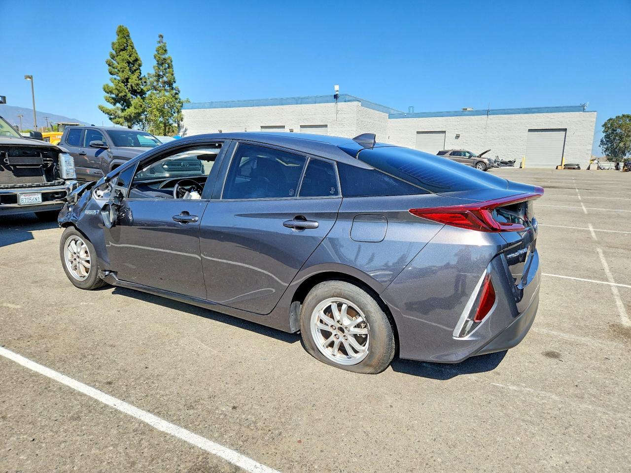 2022 Toyota Prius Prime Le - Image 2