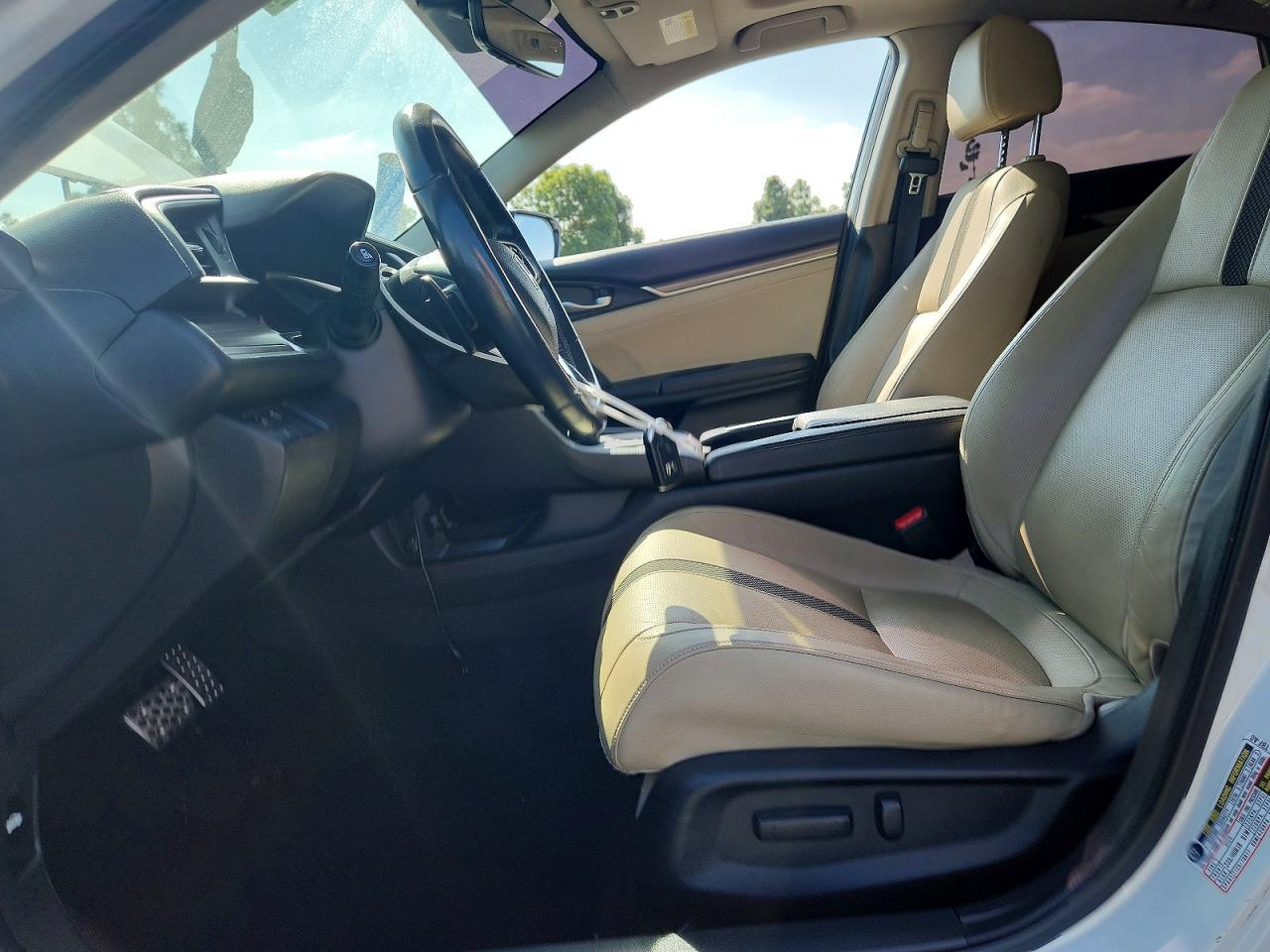 2019 Honda Civic Touring - Image 7
