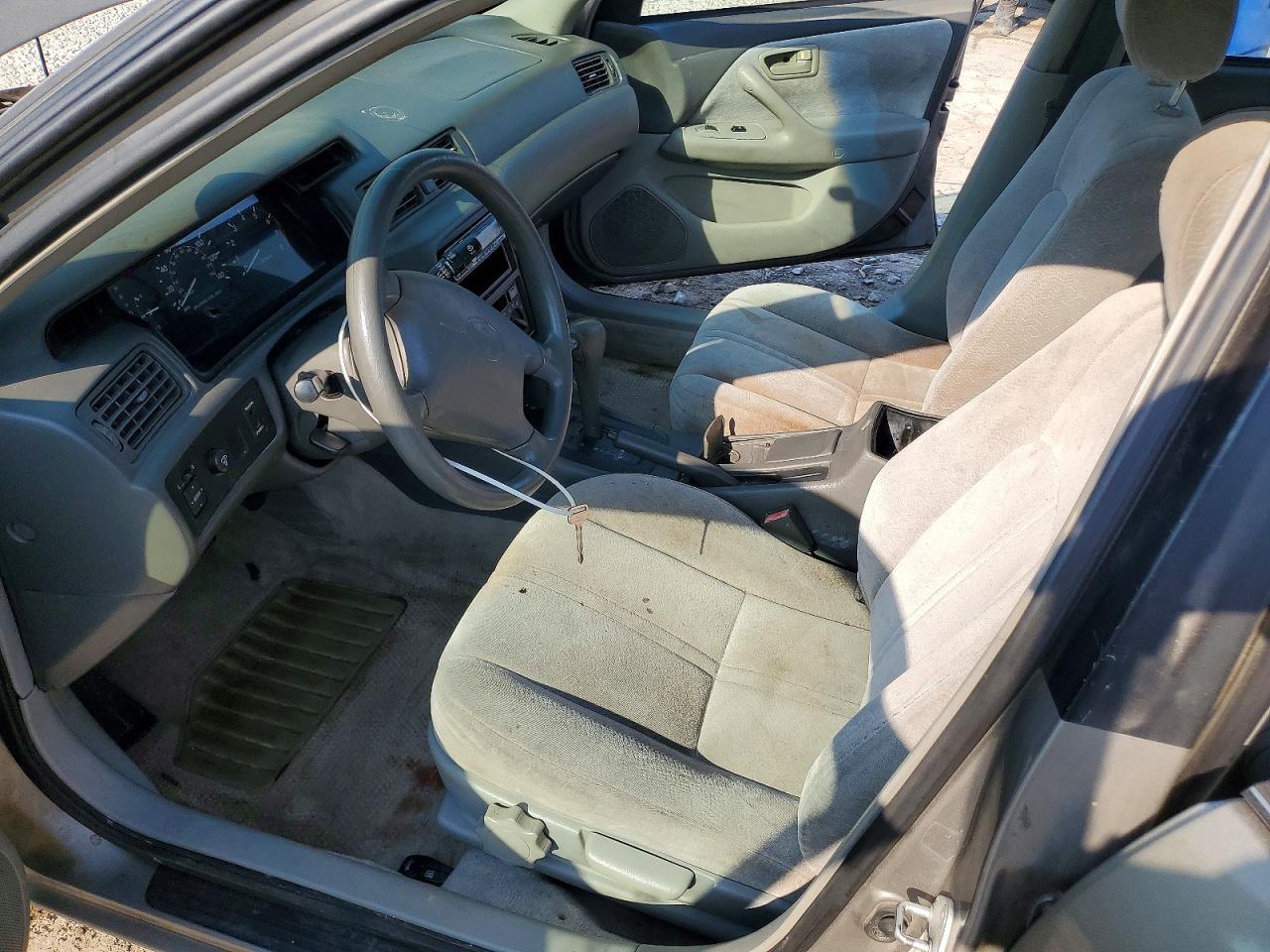 1997 Toyota Camry Le - Image 7