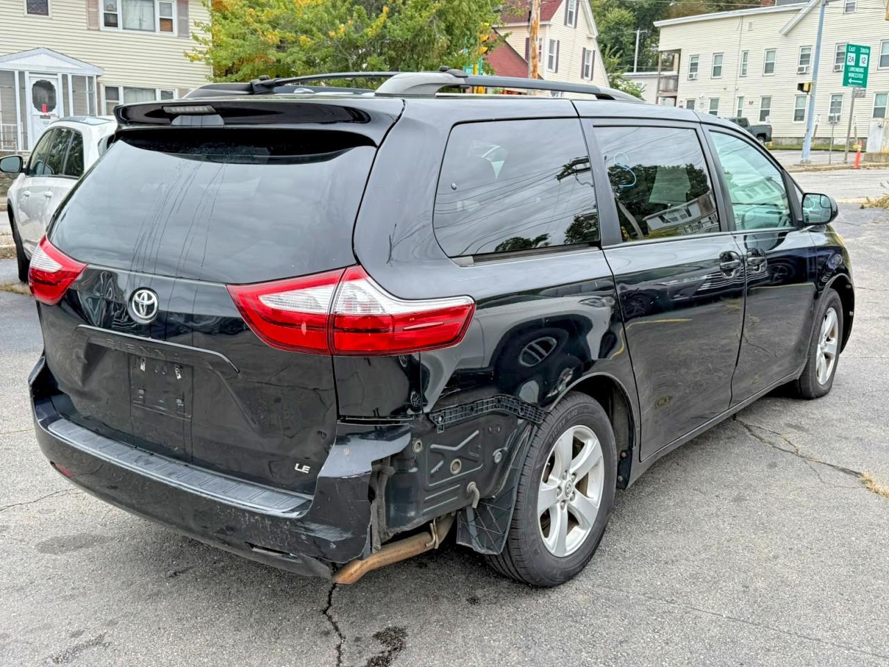 2017 Toyota Sienna Le - Фото 3