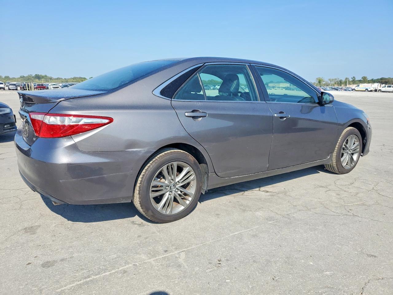 2017 Toyota Camry Se - Фото 3