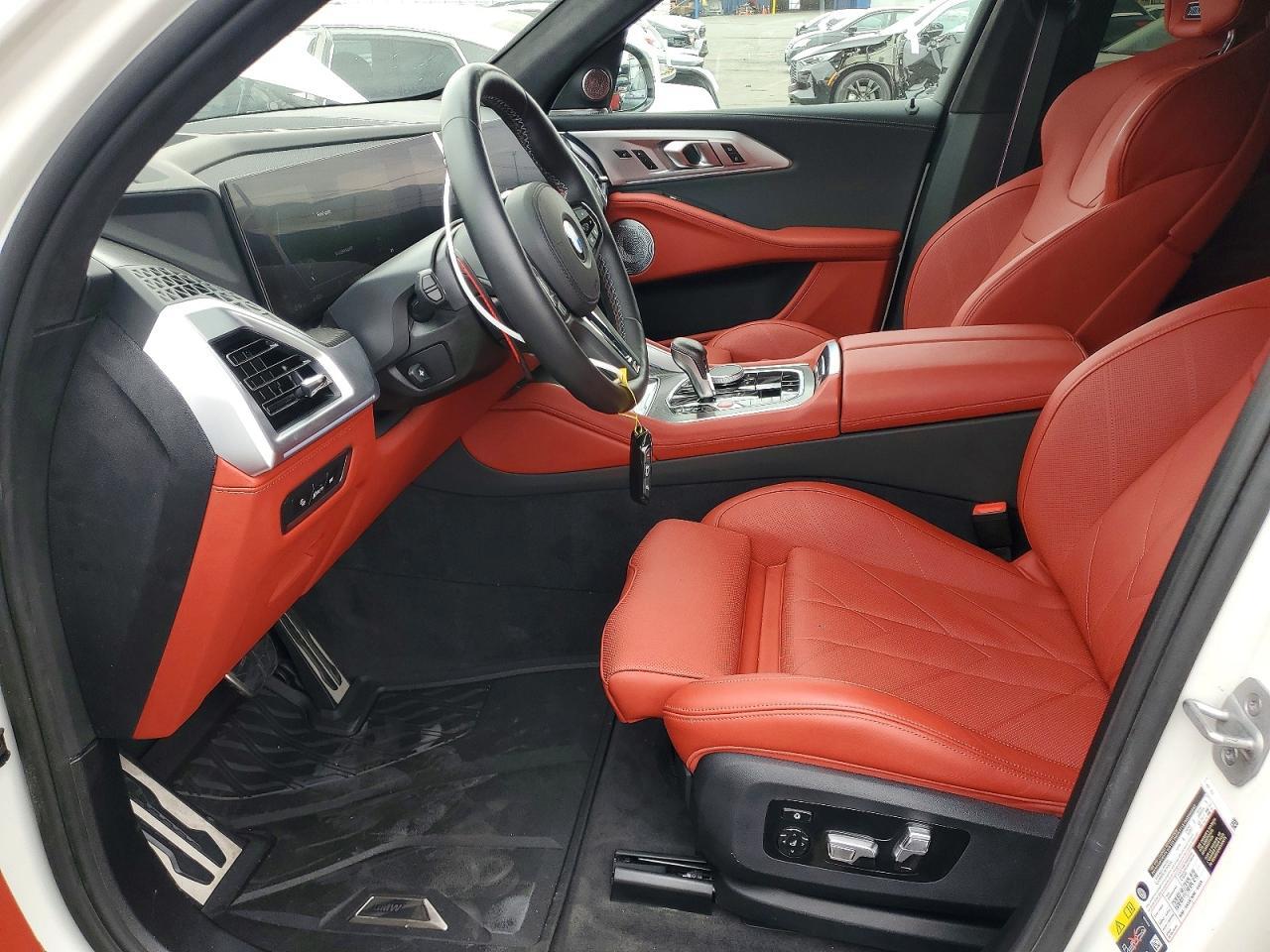 2025 BMW Xm - Фото 7