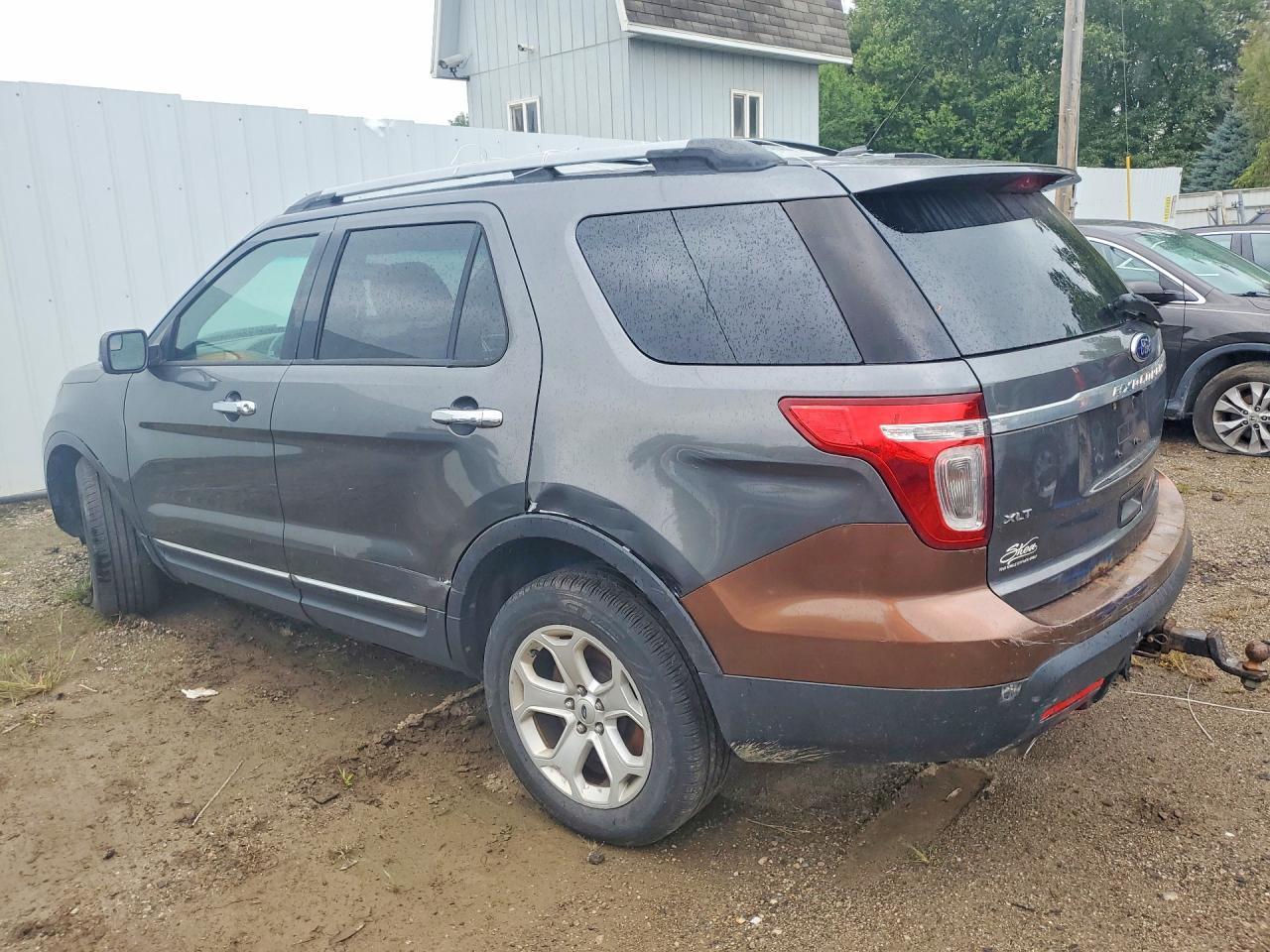 2015 Ford Explorer Xlt - Image 2