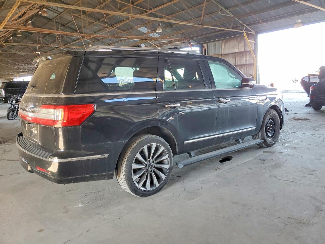 2018 Lincoln Navigator Select - Image 3