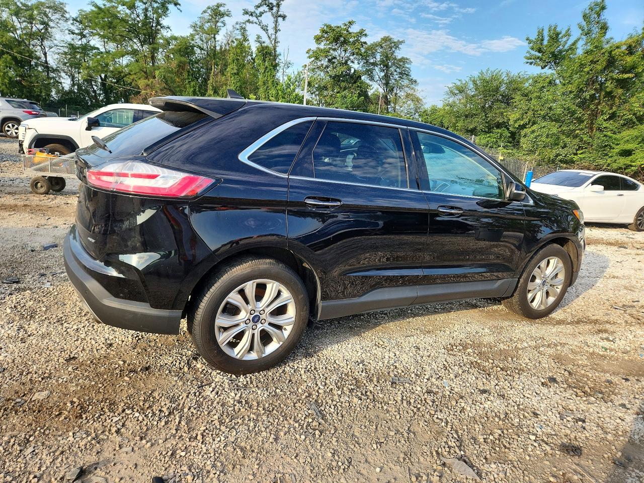 2022 Ford Edge Titanium - Фото 3