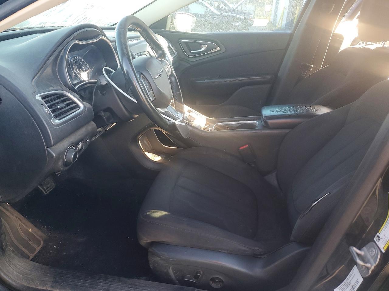 2015 Chrysler 200 Limited - Image 7