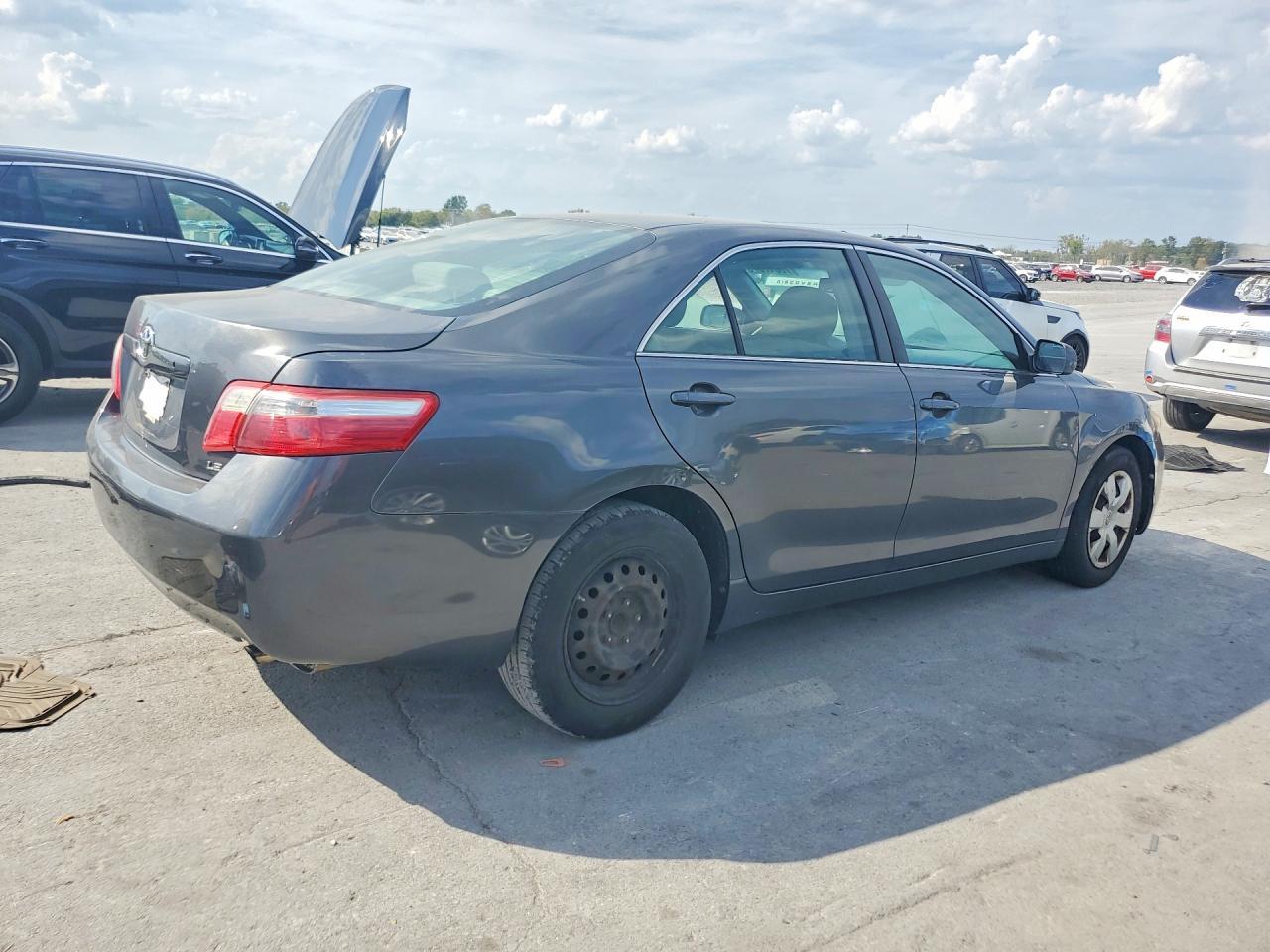 2009 Toyota Camry Le - Image 3