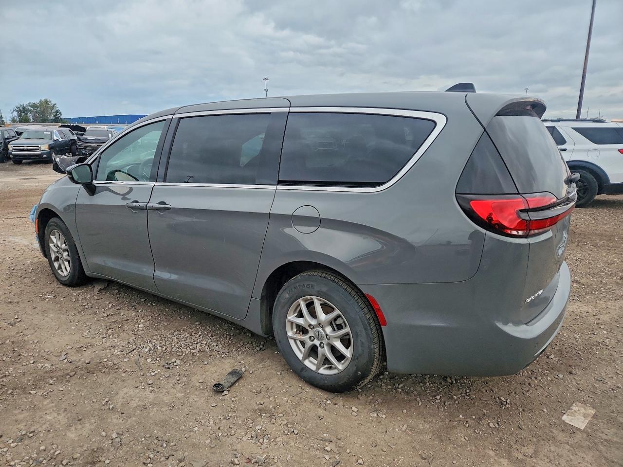 2025 Chrysler Pacifica Select - Image 2