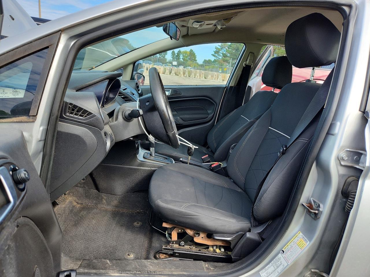 2014 Ford Fiesta Se - Фото 7