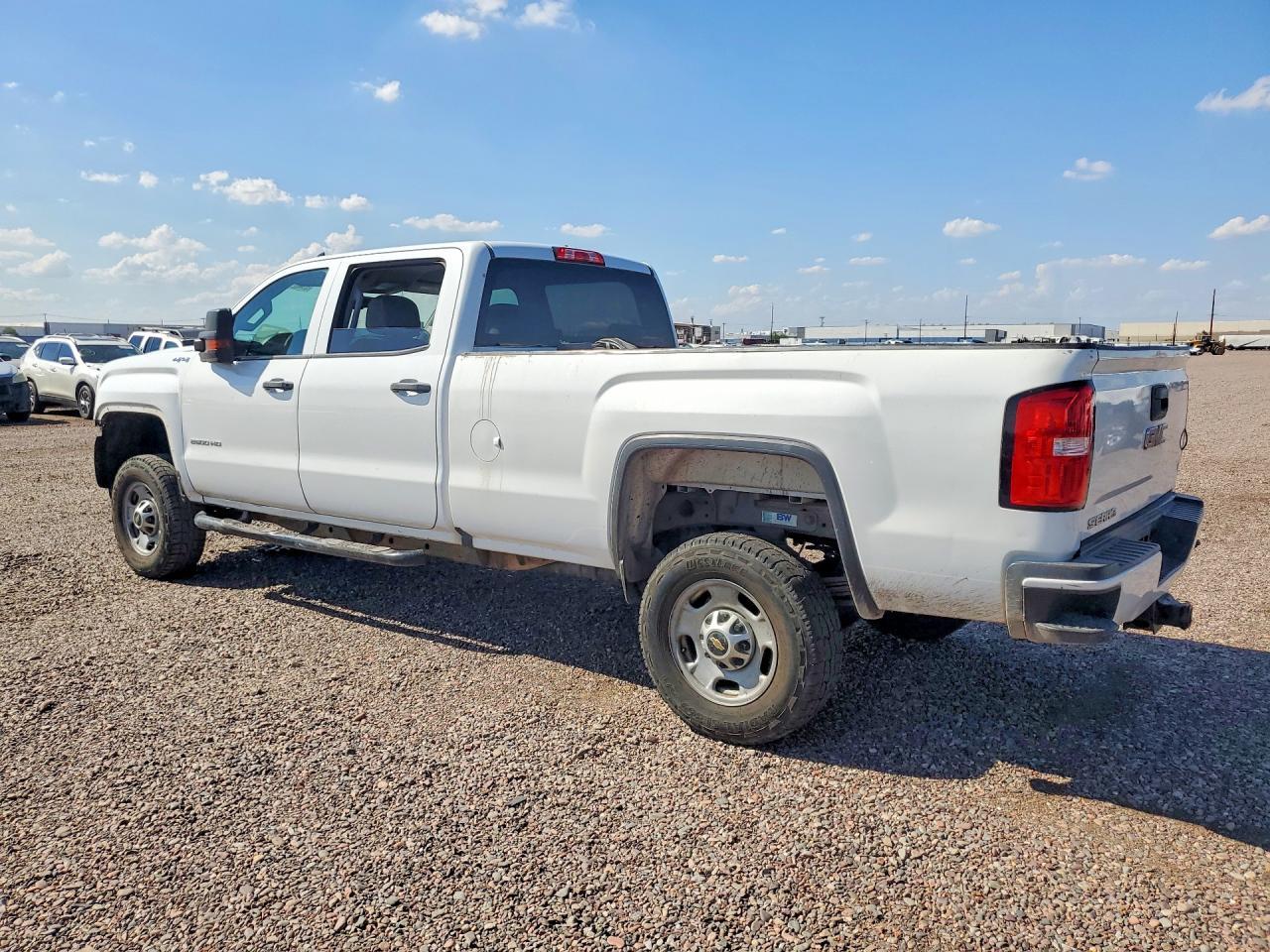 2017 GMC Sierra K2500 Heavy Duty - Фото 2