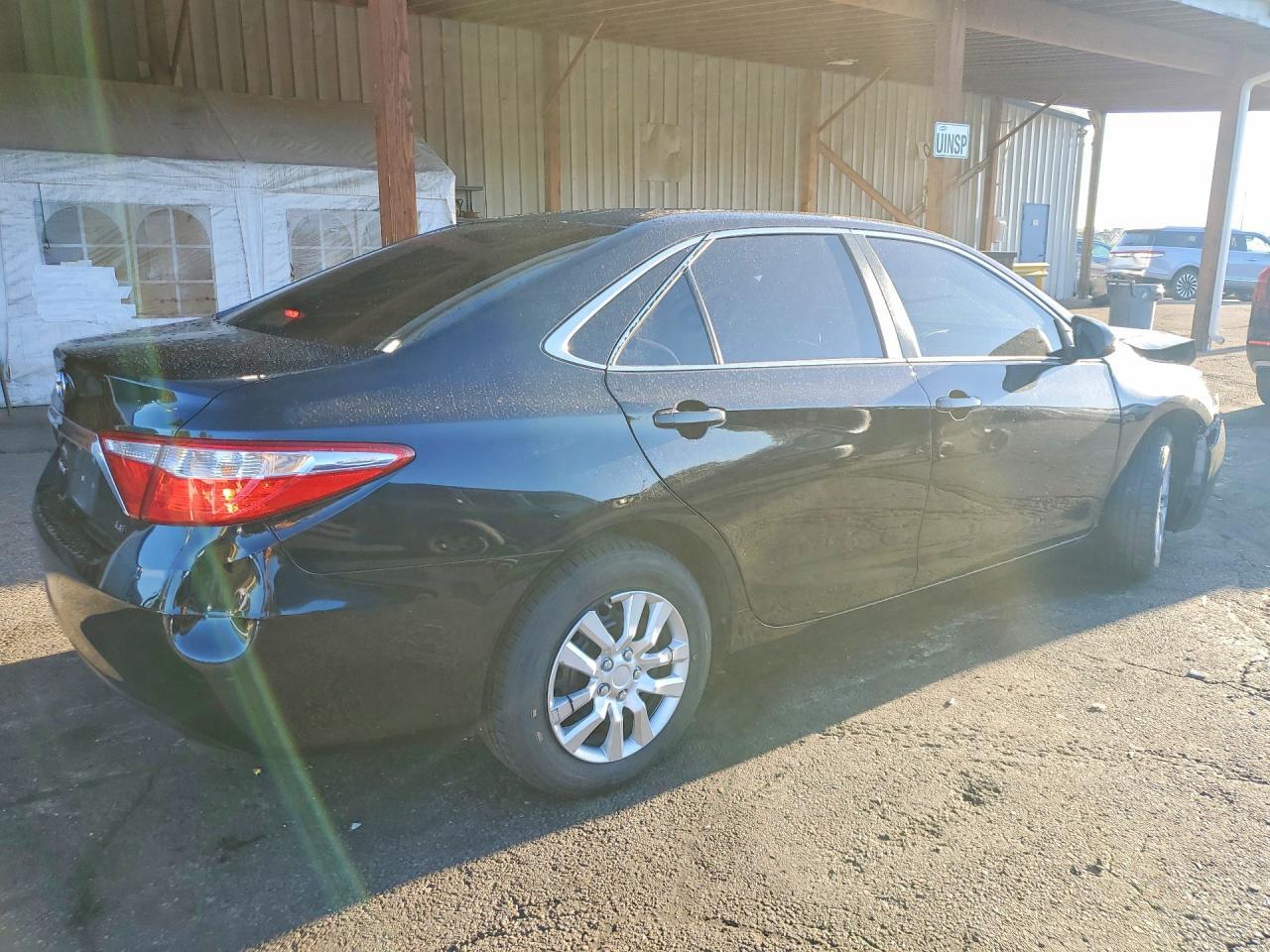 2016 Toyota Camry Le - Фото 3