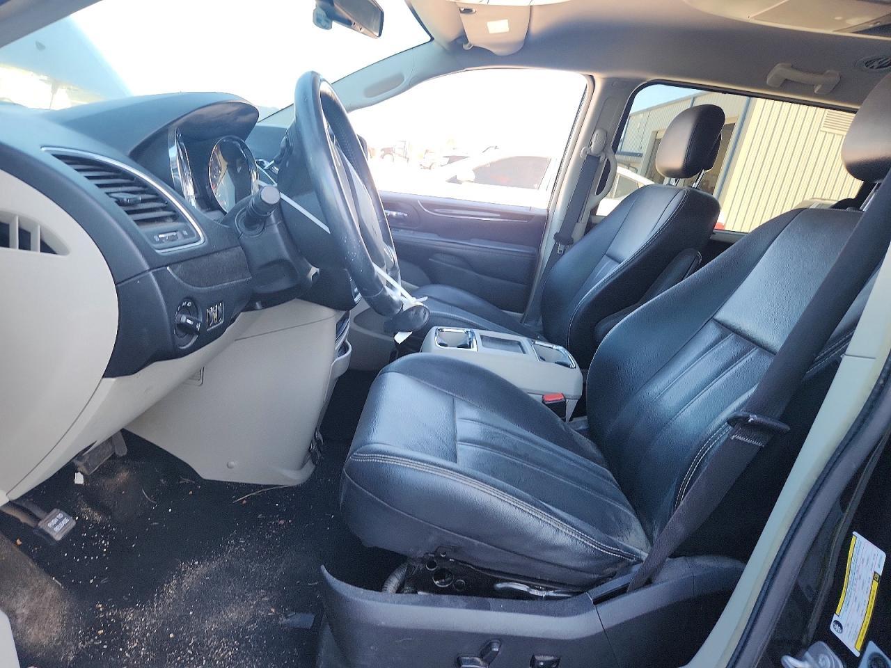 2016 Chrysler Town & Country Touring - Фото 7
