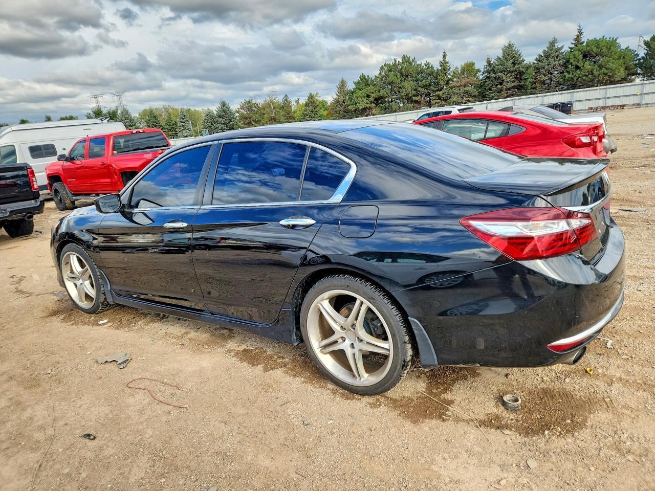 2016 Honda Accord Sport - Image 2