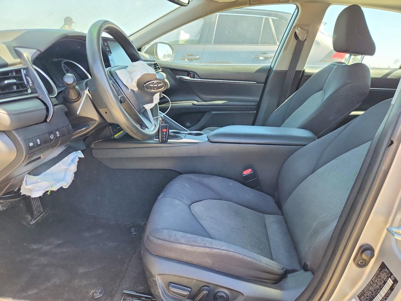 2021 Toyota Camry Le - Фото 7