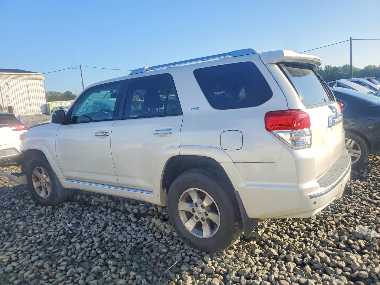 2013 Toyota 4Runner Sr5 - Image 2
