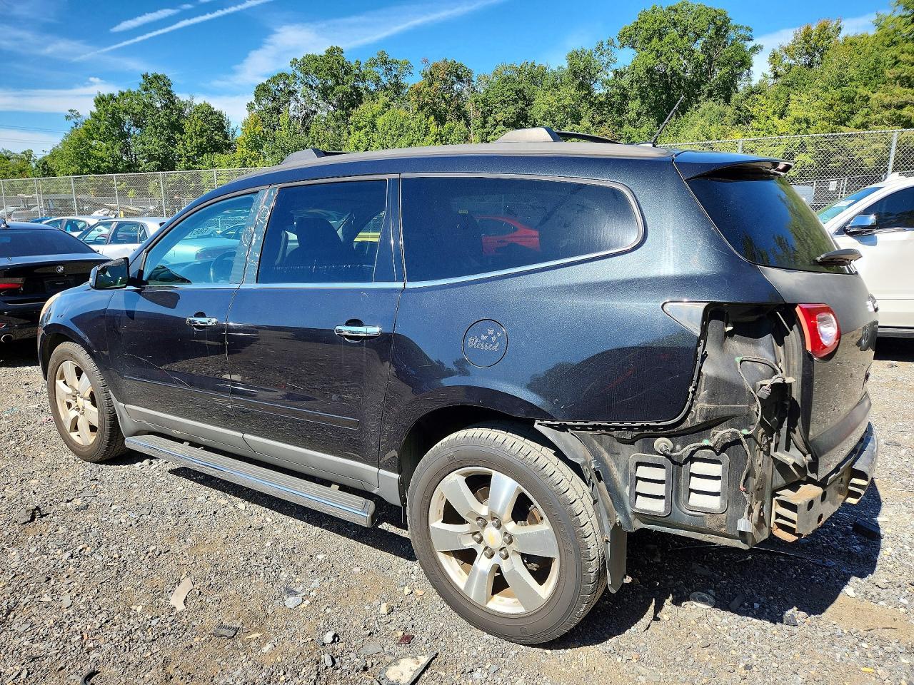 2011 Chevrolet Traverse Lt - Image 2