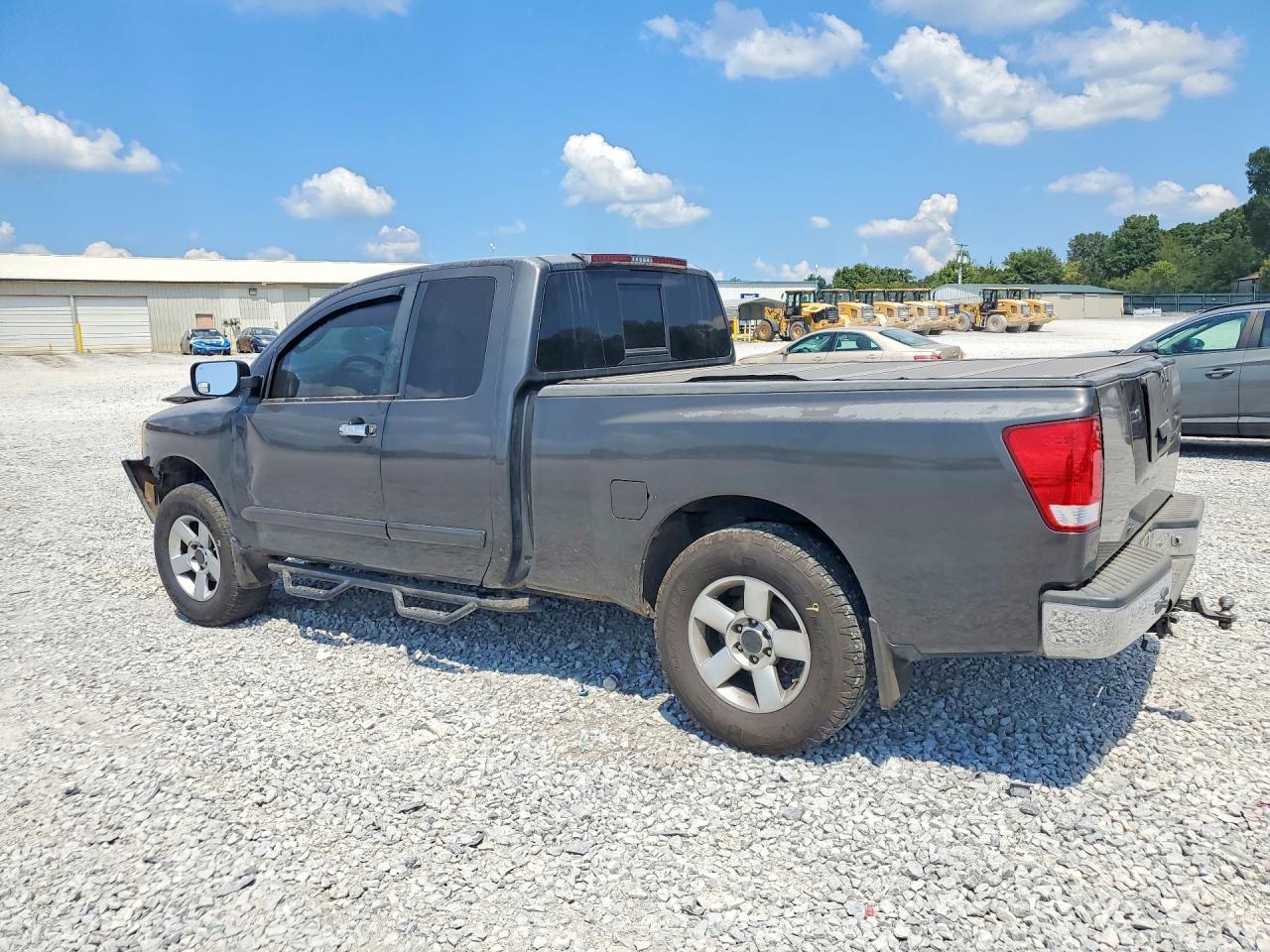 2004 Nissan Titan Xe - Image 2