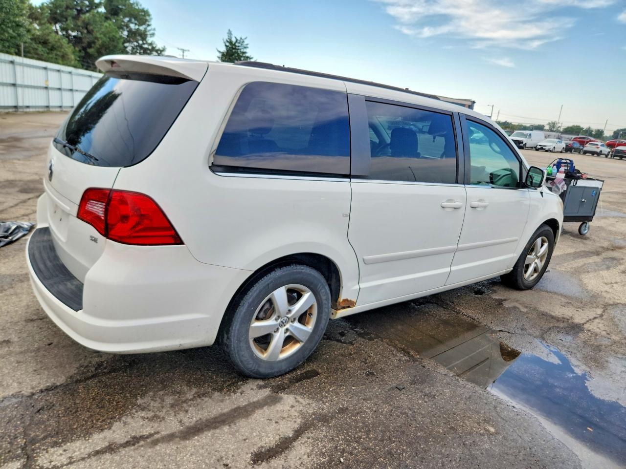 2011 Volkswagen Routan Se - Фото 3